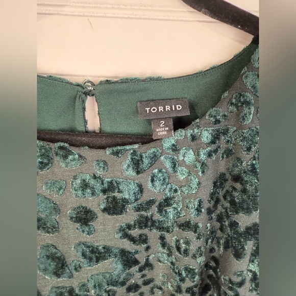 Torrid women’s green velvet burnout cold shoulder skater dress. Plus Size 2X - Picture 3 of 11